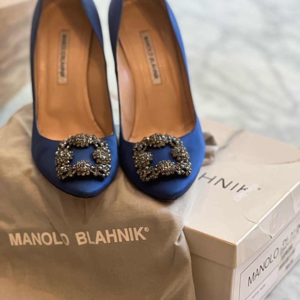 Designer Manolo Blahnik closed toe jeweled pump in blue satin. 9US/39EU